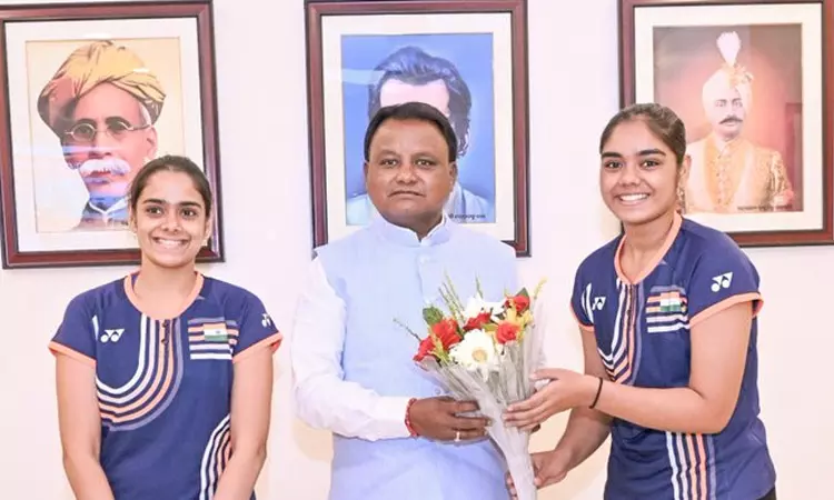 உலக பேட்மிண்டன் சாம்பியன்ஷிப்பில் கலந்து கொள்ள இருக்கும் பேட்மிண்டன் சகோதரிகளுக்கு வாழ்த்து