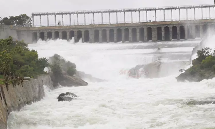 கபினி, கே.ஆர்.எஸ். அணைகளில் இருந்து தமிழகத்துக்கு நீர் திறப்பு அதிகரிப்பு: வெள்ள அபாய எச்சரிக்கை