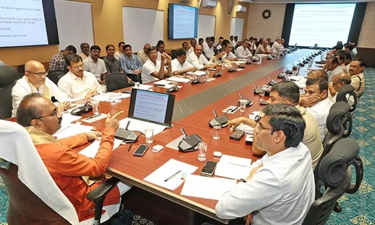 திருப்பதி ஏழுமலையான் கோவில் பிரம்மோற்சவ விழா ஏற்பாடுகள்.. அதிகாரிகள் ஆலோசனை