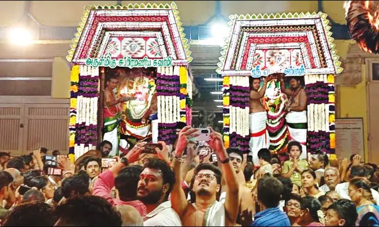 திருச்செந்தூர் ஆவணி திருவிழா: குமரவிடங்க பெருமான், வள்ளி அம்பாளுக்கு குடவருவாயில் தீபாராதனை