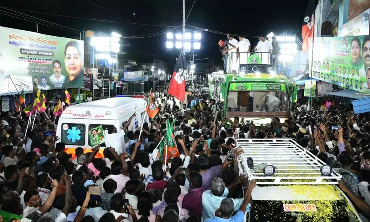 அதிமுக கூட்டத்திற்குள் சென்ற ஆம்புலன்ஸ்... டென்ஷன் ஆன எடப்பாடி பழனிசாமி - என்ன நடந்தது.?