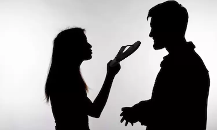 சென்னை: ஓடும் பஸ்சில் பாலியல் சில்மிஷம் செய்த முதியவரை செருப்பால் அடித்த மாணவி