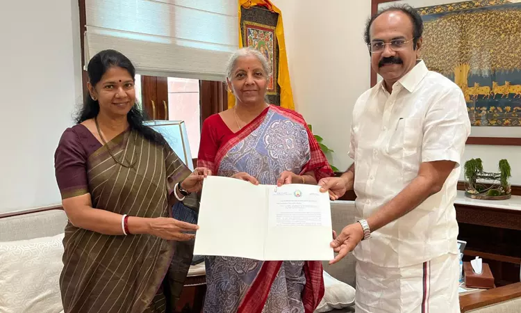 மத்திய மந்திரி நிர்மலா சீதாராமனுடன் கனிமொழி எம்.பி. மற்றும் அமைச்சர் தங்கம் தென்னரசு சந்திப்பு