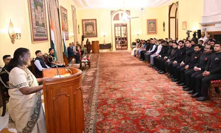 உலகின் முக்கிய சவால்களுக்கான தீர்வில் இந்தியா இன்றியமையாத பங்கு வகிக்கிறது:  ஜனாதிபதி முர்மு