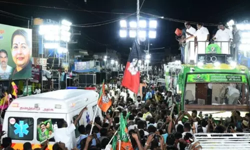 மிரட்டுவதை ஏற்க முடியாது: இபிஎஸ்க்கு  தனியார் ஆம்புலன்ஸ் ஓட்டுநர்கள் சங்கம் கண்டனம்