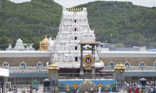 தொழிலில் வெற்றியடைந்ததால் திருப்பதி ஏழுமலையானுக்கு 121 கிலோ தங்கம் நன்கொடை