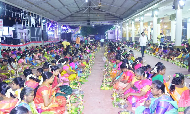 திசையன்விளை சுடலை ஆண்டவர் கோவில் கொடை விழா- 1008 திருவிளக்கு பூஜை