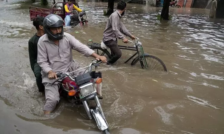 பாகிஸ்தானில் கனமழை, வெள்ளம்; பலி எண்ணிக்கை 750 ஆக உயர்வு பாகிஸ்தானில் கனமழை, வெள்ளம்; பலி எண்ணிக்கை 750 ஆக உயர்வு
