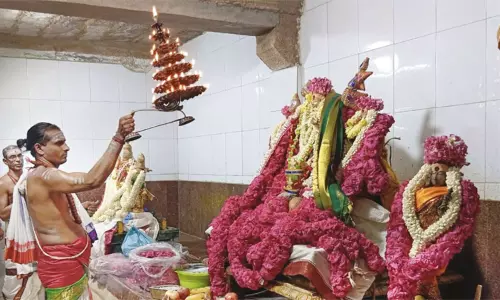 திருச்செந்தூர் ஆவணித் திருவிழா-  குமரவிடங்கபெருமானுக்கு மகா தீபாராதனை