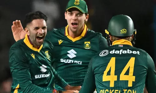 ஐ.சி.சி. தரவரிசை: முதலிடம் பிடித்த கேசவ் மகராஜ் - பின்னடைவை சந்தித்த குல்தீப் யாதவ் ஐ.சி.சி. தரவரிசை: முதலிடம் பிடித்த கேசவ் மகராஜ் - பின்னடைவை சந்தித்த குல்தீப் யாதவ்