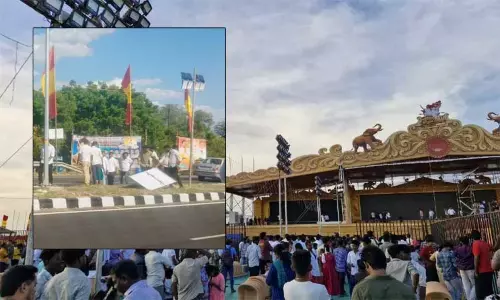 த.வெ.க. மாநாடு: தேசிய நெடுஞ்சாலை அருகே வைக்கப்பட்டிருந்த பேனர்கள் அகற்றம்