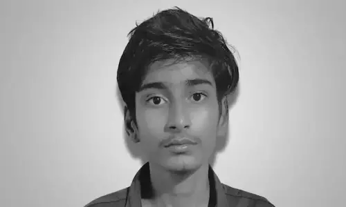 ஆசிரியை மீது பெட்ரோல் ஊற்றி தீவைத்த மாணவர்; ஒருதலைக் காதலால் வெறிச்செயல்