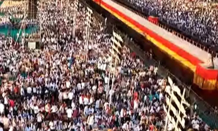 தவெக 2-வது மாநில மாநாடு: நொடிக்குநொடி குவியும்... ... இந்தக் கூட்டம் ஓட்டாக மட்டும் அல்ல; ஆட்சியாளர்களுக்கு  வேட்டாகவும் மாறும்: விஜய்