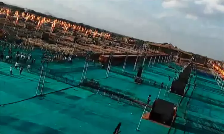 வித்தியாசமான குடிநீர் வசதி மாநாட்டு திடலில், இரவை... ... இந்தக் கூட்டம் ஓட்டாக மட்டும் அல்ல; ஆட்சியாளர்களுக்கு வேட்டாகவும் மாறும்: விஜய் வித்தியாசமான குடிநீர் வசதி மாநாட்டு திடலில், இரவை... ... இந்தக் கூட்டம் ஓட்டாக மட்டும் அல்ல; ஆட்சியாளர்களுக்கு வேட்டாகவும் மாறும்: விஜய்