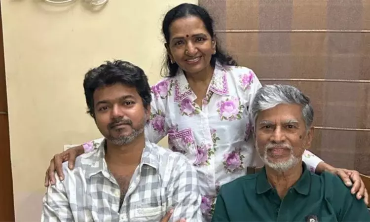 நீ அரியணை ஏறும் நாள் வரும்... - விஜய்க்கு... ... இந்தக் கூட்டம் ஓட்டாக மட்டும் அல்ல; ஆட்சியாளர்களுக்கு வேட்டாகவும் மாறும்: விஜய் நீ அரியணை ஏறும் நாள் வரும்... - விஜய்க்கு... ... இந்தக் கூட்டம் ஓட்டாக மட்டும் அல்ல; ஆட்சியாளர்களுக்கு வேட்டாகவும் மாறும்: விஜய்