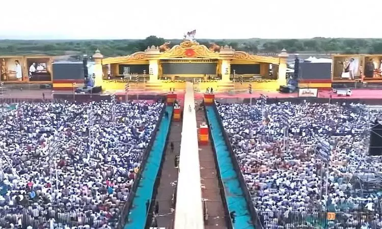 நிழலை தேடும் தவெக தொண்டர்கள் தவெக மாநாடு... ... இந்தக் கூட்டம் ஓட்டாக மட்டும் அல்ல; ஆட்சியாளர்களுக்கு வேட்டாகவும் மாறும்: விஜய் நிழலை தேடும் தவெக தொண்டர்கள் தவெக மாநாடு... ... இந்தக் கூட்டம் ஓட்டாக மட்டும் அல்ல; ஆட்சியாளர்களுக்கு வேட்டாகவும் மாறும்: விஜய்