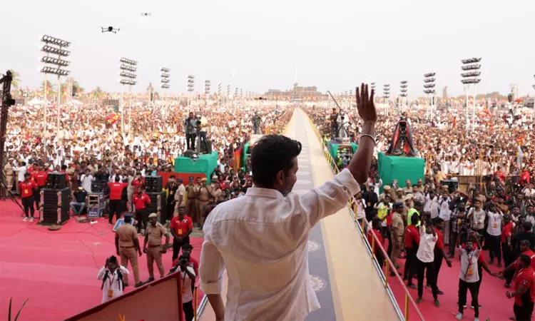 மாநாட்டு திடலுக்கு முன்கூட்டியே வருகிறார் விஜய் ... ... இந்தக் கூட்டம் ஓட்டாக மட்டும் அல்ல; ஆட்சியாளர்களுக்கு வேட்டாகவும் மாறும்: விஜய் மாநாட்டு திடலுக்கு முன்கூட்டியே வருகிறார் விஜய் ... ... இந்தக் கூட்டம் ஓட்டாக மட்டும் அல்ல; ஆட்சியாளர்களுக்கு வேட்டாகவும் மாறும்: விஜய்