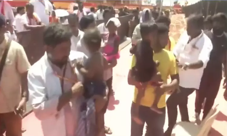 குழந்தைகளுடன் வந்தோர் வெளியேற்றம் தவெக... ... இந்தக் கூட்டம் ஓட்டாக மட்டும் அல்ல; ஆட்சியாளர்களுக்கு வேட்டாகவும் மாறும்: விஜய் குழந்தைகளுடன் வந்தோர் வெளியேற்றம் தவெக... ... இந்தக் கூட்டம் ஓட்டாக மட்டும் அல்ல; ஆட்சியாளர்களுக்கு வேட்டாகவும் மாறும்: விஜய்