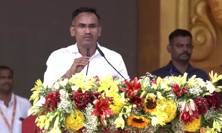 திராவிட கட்சிகள் தோற்றுவிட்டன - தவெக நிர்வாகி... ... இந்தக் கூட்டம் ஓட்டாக மட்டும் அல்ல; ஆட்சியாளர்களுக்கு வேட்டாகவும் மாறும்: விஜய் திராவிட கட்சிகள் தோற்றுவிட்டன - தவெக நிர்வாகி... ... இந்தக் கூட்டம் ஓட்டாக மட்டும் அல்ல; ஆட்சியாளர்களுக்கு வேட்டாகவும் மாறும்: விஜய்