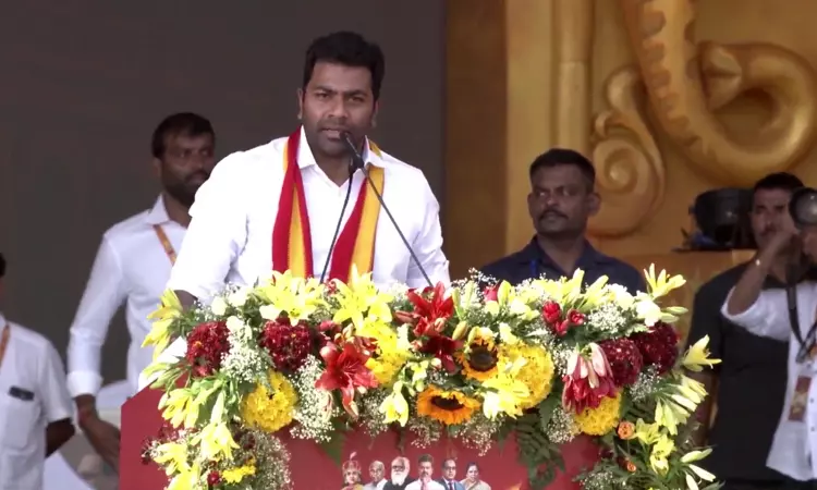 அண்ணாவின் குறிக்கோளில் இருந்து மு.க.ஸ்டாலின்... ... இந்தக் கூட்டம் ஓட்டாக மட்டும் அல்ல; ஆட்சியாளர்களுக்கு வேட்டாகவும் மாறும்: விஜய் அண்ணாவின் குறிக்கோளில் இருந்து மு.க.ஸ்டாலின்... ... இந்தக் கூட்டம் ஓட்டாக மட்டும் அல்ல; ஆட்சியாளர்களுக்கு வேட்டாகவும் மாறும்: விஜய்