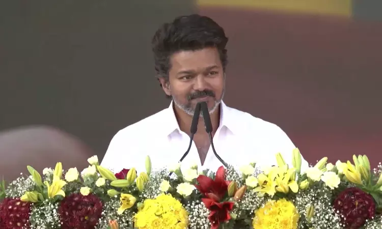 இந்தக் கூட்டம் ஓட்டாக மட்டும் அல்ல; ஆட்சியாளர்களுக்கு வேட்டாகவும் மாறும்: விஜய் இந்தக் கூட்டம் ஓட்டாக மட்டும் அல்ல; ஆட்சியாளர்களுக்கு வேட்டாகவும் மாறும்: விஜய்