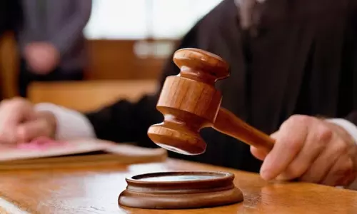 பக்கத்து வீட்டுக்காரர்கள் மீது பொய் வழக்குகள்.. வக்கீலுக்கு ஆயுள் தண்டனை விதித்து கோர்ட்டு பரபரப்பு தீர்ப்பு பக்கத்து வீட்டுக்காரர்கள் மீது பொய் வழக்குகள்.. வக்கீலுக்கு ஆயுள் தண்டனை விதித்து கோர்ட்டு பரபரப்பு தீர்ப்பு