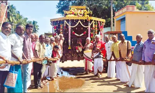 பிள்ளையார்பட்டி கோவிலில் சண்டிகேஸ்வரர் தேர் வெள்ளோட்டம்