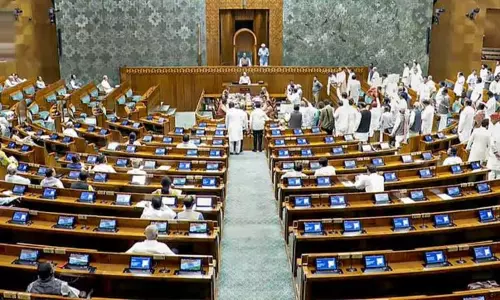 மழைக்கால கூட்டத்தொடர்: மக்களவையில் 12, மாநிலங்களவையில் 15 மசோதாக்கள் நிறைவேற்றம்