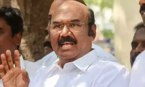 ‘எல்லோராலும் எம்.ஜி.ஆர். ஆகிவிட முடியாது’ - முன்னாள் அமைச்சர் ஜெயக்குமார் ‘எல்லோராலும் எம்.ஜி.ஆர். ஆகிவிட முடியாது’ - முன்னாள் அமைச்சர் ஜெயக்குமார்