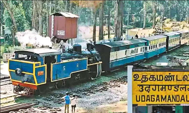 ஆயுத பூஜை, தீபாவளி பண்டிகையையொட்டி மேட்டுப்பாளையம் - ஊட்டி இடையே சிறப்பு மலை ரெயில்