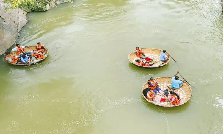 நீர்வரத்து குறைந்தது: ஒகேனக்கல்லில் பரிசல் இயக்க அனுமதி