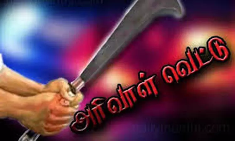 பஸ் நிலையத்தில் கண்டக்டரை ஓட ஓட விரட்டி வெட்டிய கும்பல்