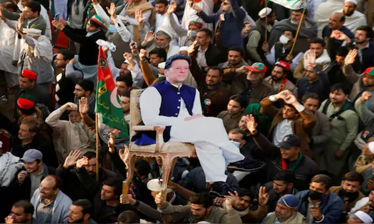 பாகிஸ்தானில் இம்ரான்கானின் மருமகன் கைது