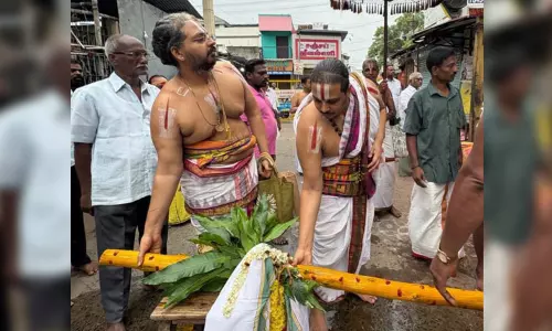 திருக்கோவிலூர் உலகளந்த பெருமாள் கோவில்  திருப்பணி: ஜீயர் சாமிகள் துவக்கி வைத்தார்