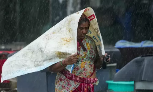 சென்னையில் பல்வேறு பகுதிகளில் பரவலாக மழை