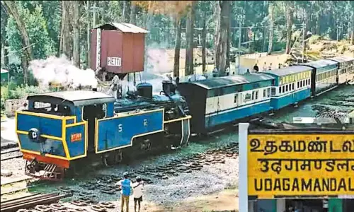 ஆயுத பூஜை, தீபாவளி பண்டிகையையொட்டி மேட்டுப்பாளையம் - ஊட்டி இடையே சிறப்பு மலை ரெயில் ஆயுத பூஜை, தீபாவளி பண்டிகையையொட்டி மேட்டுப்பாளையம் - ஊட்டி இடையே சிறப்பு மலை ரெயில்