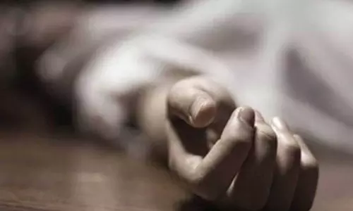 வேறு கல்லூரியில் படிக்க சொன்னதால் விரக்தி: மாணவி தூக்குப்போட்டு தற்கொலை