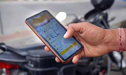 கர்நாடகத்தில் ‘பைக் டாக்சி’ சேவை மீண்டும் தொடக்கம்