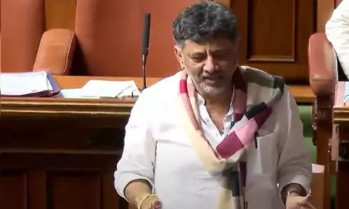 கர்நாடக சட்டசபையில் ஆர்.எஸ்.எஸ். கீதம் பாடிய டி.கே. சிவக்குமார்; பா.ஜ.க.வில் சலசலப்பு