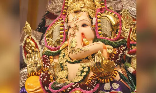 மும்பையில் சதுர்த்தி விழா: விநாயகர் சிலை ரூ.474 கோடிக்கு காப்பீடு மும்பையில் சதுர்த்தி விழா: விநாயகர் சிலை ரூ.474 கோடிக்கு காப்பீடு