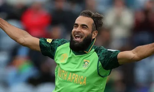 டி20 கிரிக்கெட்: 46 வயதில் 5 விக்கெட்... உலக சாதனை படைத்த இம்ரான் தாஹிர்