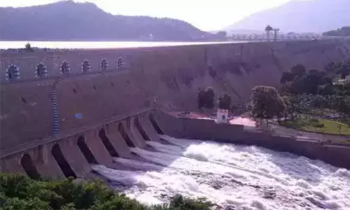 மேட்டூர் அணையில் இருந்து உபரிநீர் திறப்பு நிறுத்தம் மேட்டூர் அணையில் இருந்து உபரிநீர் திறப்பு நிறுத்தம்