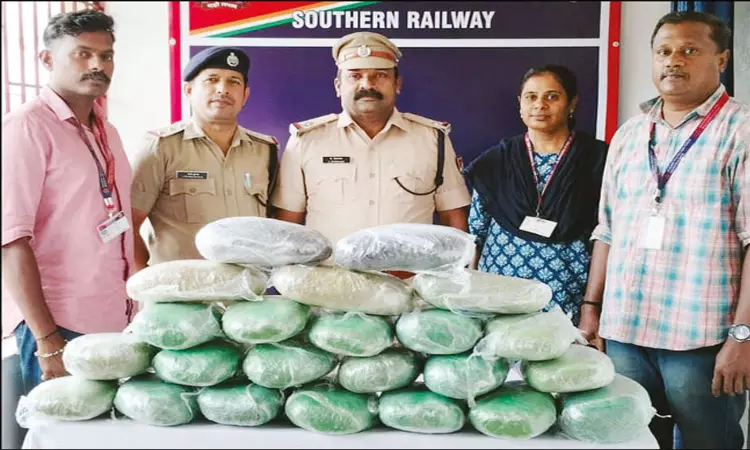 கோவை: ரெயிலில் கடத்தி வந்த 23 கிலோ கஞ்சா பறிமுதல்