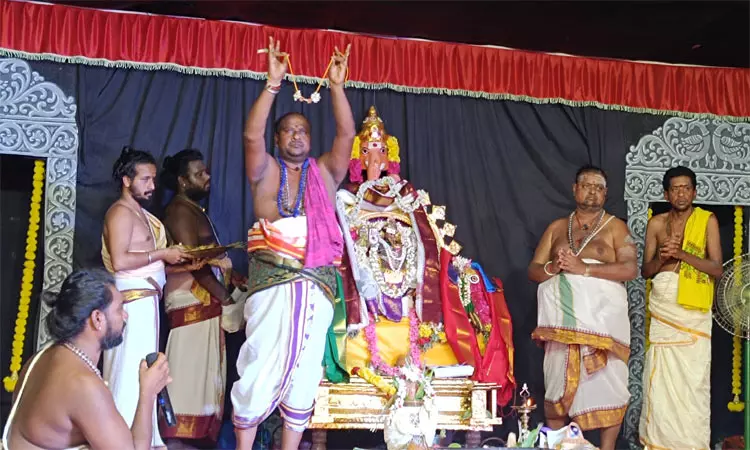 மெலட்டூர் சித்தி புத்தி தெட்சணாமூர்த்தி விநாயகர் கோவிலில் திருக்கல்யாண வைபவம் மெலட்டூர் சித்தி புத்தி தெட்சணாமூர்த்தி விநாயகர் கோவிலில் திருக்கல்யாண வைபவம்