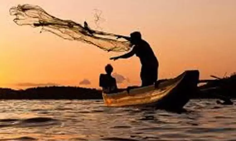 குஜராத் கடற்கரை பகுதியில் எல்லை தாண்டி வந்த 15 பாகிஸ்தான் மீனவர்கள் கைது குஜராத் கடற்கரை பகுதியில் எல்லை தாண்டி வந்த 15 பாகிஸ்தான் மீனவர்கள் கைது