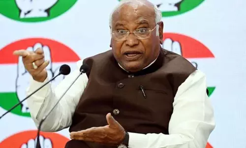 பதிலளிப்பதை அவமானமாக கருதுகிறார்; பிரதமர் மோடி மீது  மல்லிகார்ஜுன கார்கே தாக்கு