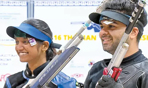 ஆசிய துப்பாக்கி சுடுதல்: தங்கம் வென்ற அர்ஜூன்-இளவேனில் இணை