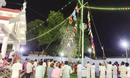 சாத்தான்குளம்: புனித அன்னம்மாள் ஆலய திருவிழா தொடங்கியது