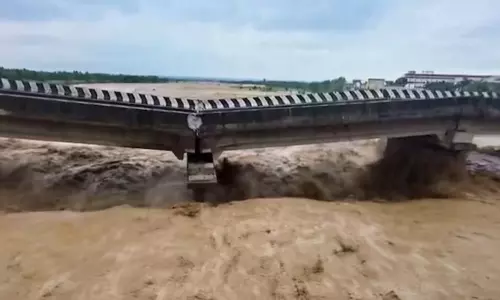 ஜம்மு காஷ்மீரில் வரலாறு காணாத மழை: முக்கிய சாலைகள் வெள்ளத்தில் மூழ்கின