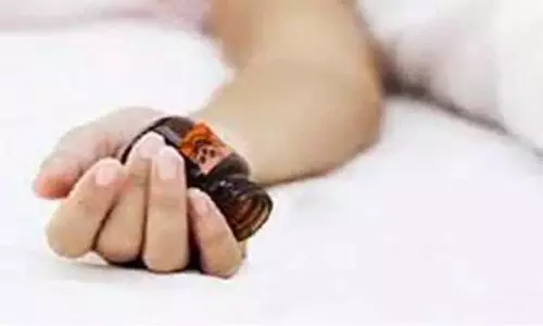 குட்கா வாங்க பணம் தராத கணவர்; 2 குழந்தைகளுடன் இளம்பெண் தற்கொலை குட்கா வாங்க பணம் தராத கணவர்; 2 குழந்தைகளுடன் இளம்பெண் தற்கொலை